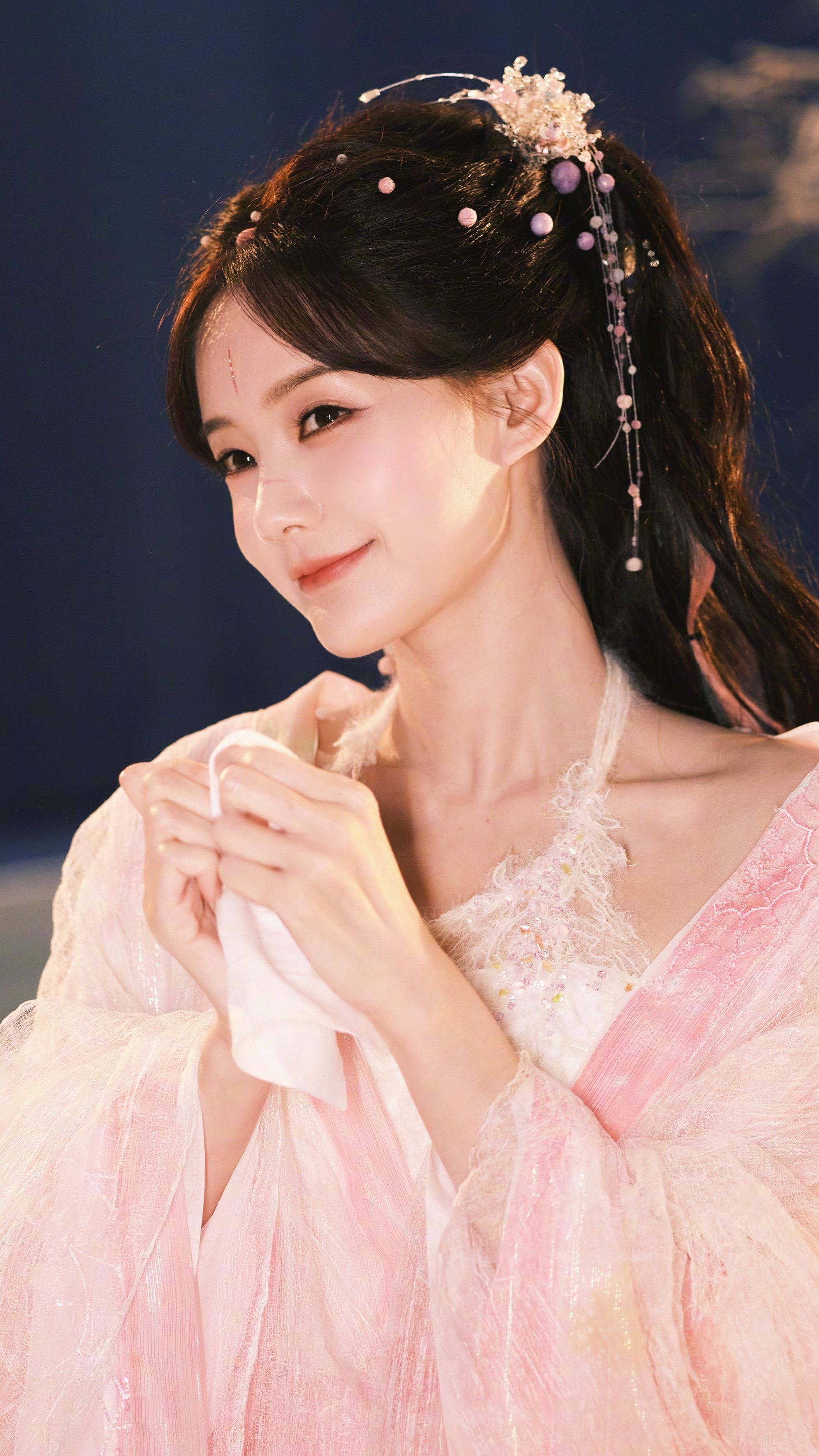 The Charm of Cheongsam Collars and Cashmere in a Modern羊绒旗袍领的现代魅力 The Charm of Cheongsam Collars and Cashmere in a Modern羊绒旗袍领的现代魅力