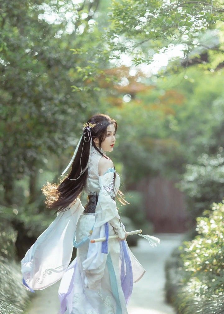 The Splendor of Traditional Chinese Style:The Red Horseface Skirt The Splendor of Traditional Chinese Style:The Red Horseface Skirt