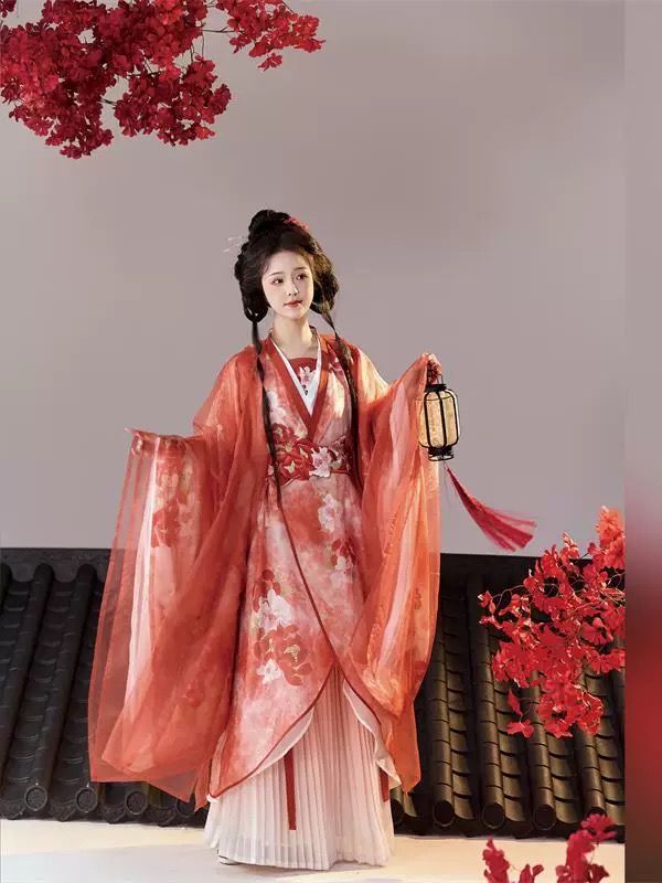 Elegant Mini-Sized Fashion:The Art of the Cheongsam-Style Horseface Skirt Set for a Lady Elegant Mini-Sized Fashion:The Art of the Cheongsam-Style Horseface Skirt Set for a Lady