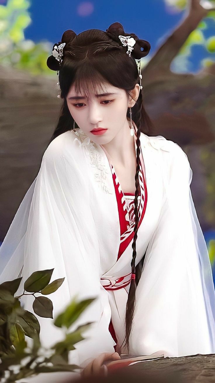 Little Child in Traditional Hanfu Costume:The Fashion of a 2-Year-Old Little Child in Traditional Hanfu Costume:The Fashion of a 2-Year-Old
