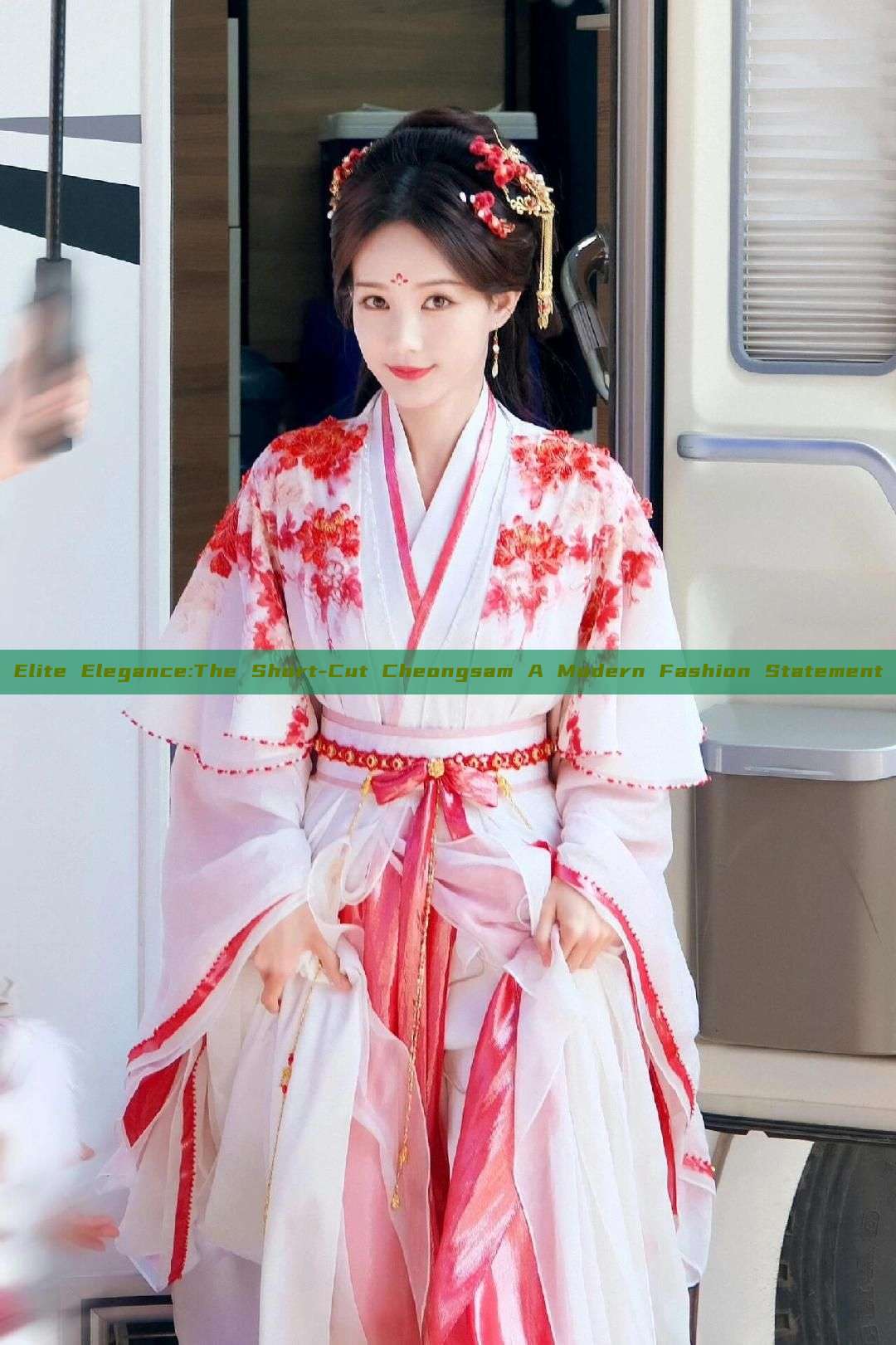 Elite Elegance:The Short-Cut Cheongsam A Modern Fashion Statement Elite Elegance:The Short-Cut Cheongsam A Modern Fashion Statement