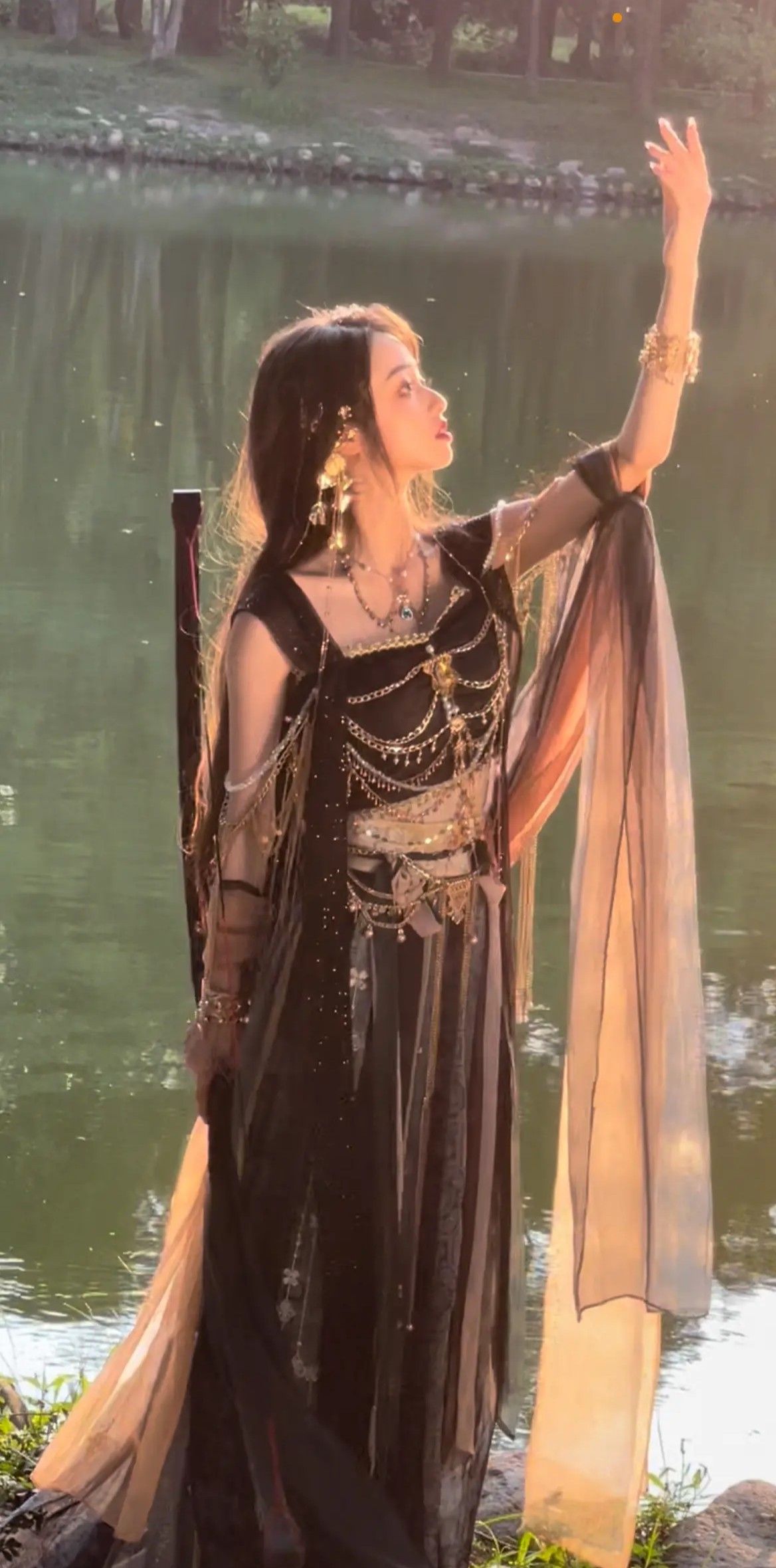 Reimagining Hanfu Fashion for Modern Women in Winter:A Stylish and Comfortable Revival Reimagining Hanfu Fashion for Modern Women in Winter:A Stylish and Comfortable Revival