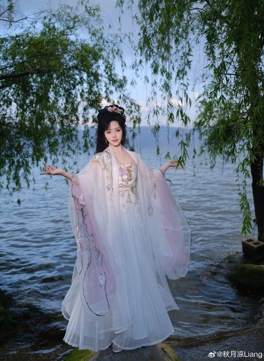 The Qipao-Clad Chinese Beauty:Embracing Traditional Elegance The Qipao-Clad Chinese Beauty:Embracing Traditional Elegance