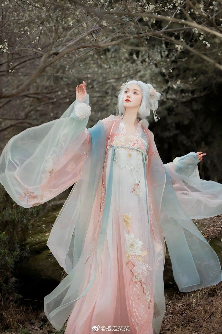 Embracing Traditional Elegance:The Charm of Chinese-Style Cheongsam for Petite Women in China Embracing Traditional Elegance:The Charm of Chinese-Style Cheongsam for Petite Women in China