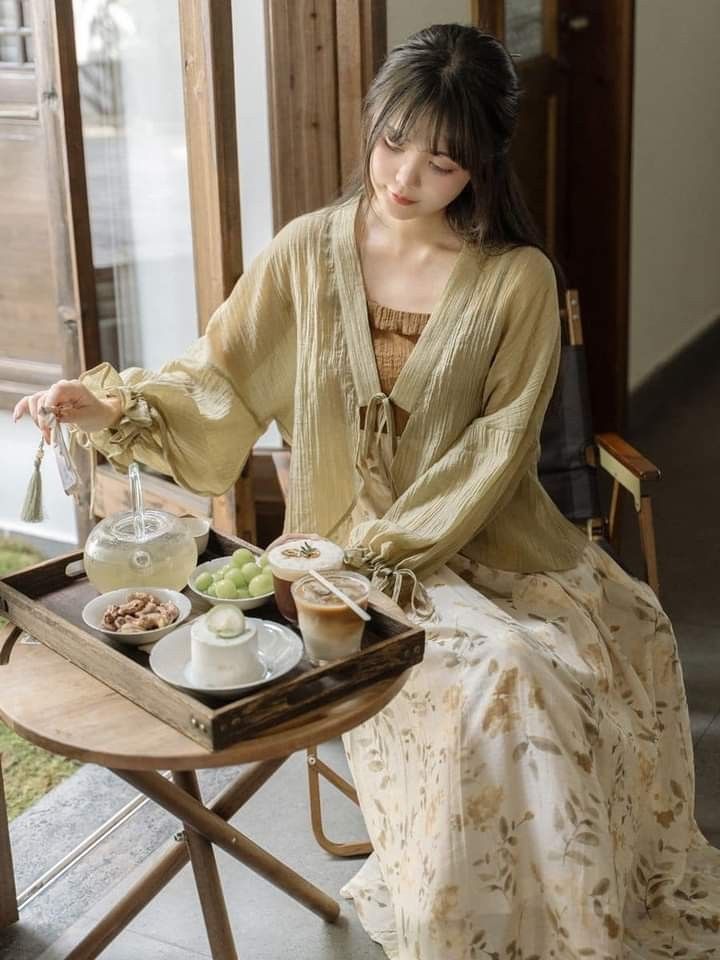 The Splendor of Song Dynastys Cross-Collared Hanfu:A Journey into Traditional Chinese Clothing The Splendor of Song Dynastys Cross-Collared Hanfu:A Journey into Traditional Chinese Clothing