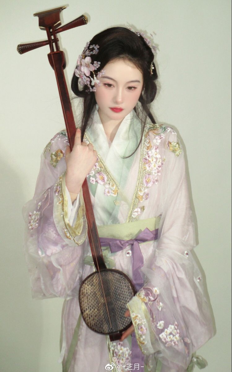 Traditional Costume for Girls:The Splendor of Chinese Hanfu Skirts Traditional Costume for Girls:The Splendor of Chinese Hanfu Skirts