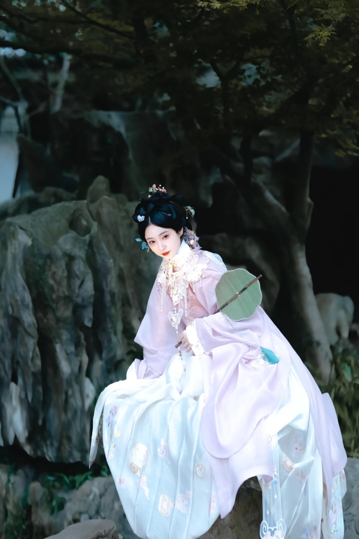 The Splendor of Princess Yao Yao in Traditional Chinese Hanfu Accessories The Splendor of Princess Yao Yao in Traditional Chinese Hanfu Accessories