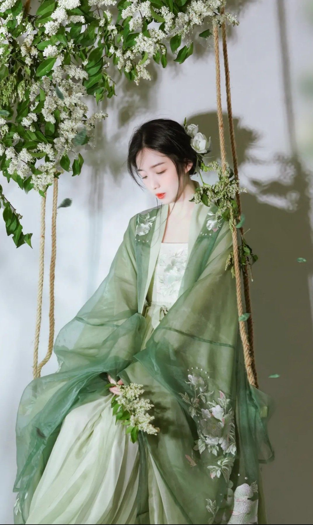 The Elegance of Long-sleeved Cheongsam Skirts The Elegance of Long-sleeved Cheongsam Skirts