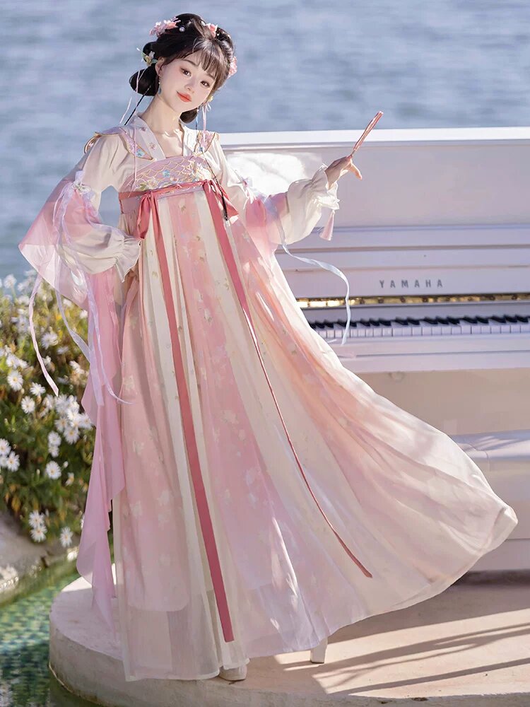 The Journey of a True Hanfu Fashionista:The Story of Xiaoyaoke Authentic Hanfu Women The Journey of a True Hanfu Fashionista:The Story of Xiaoyaoke Authentic Hanfu Women