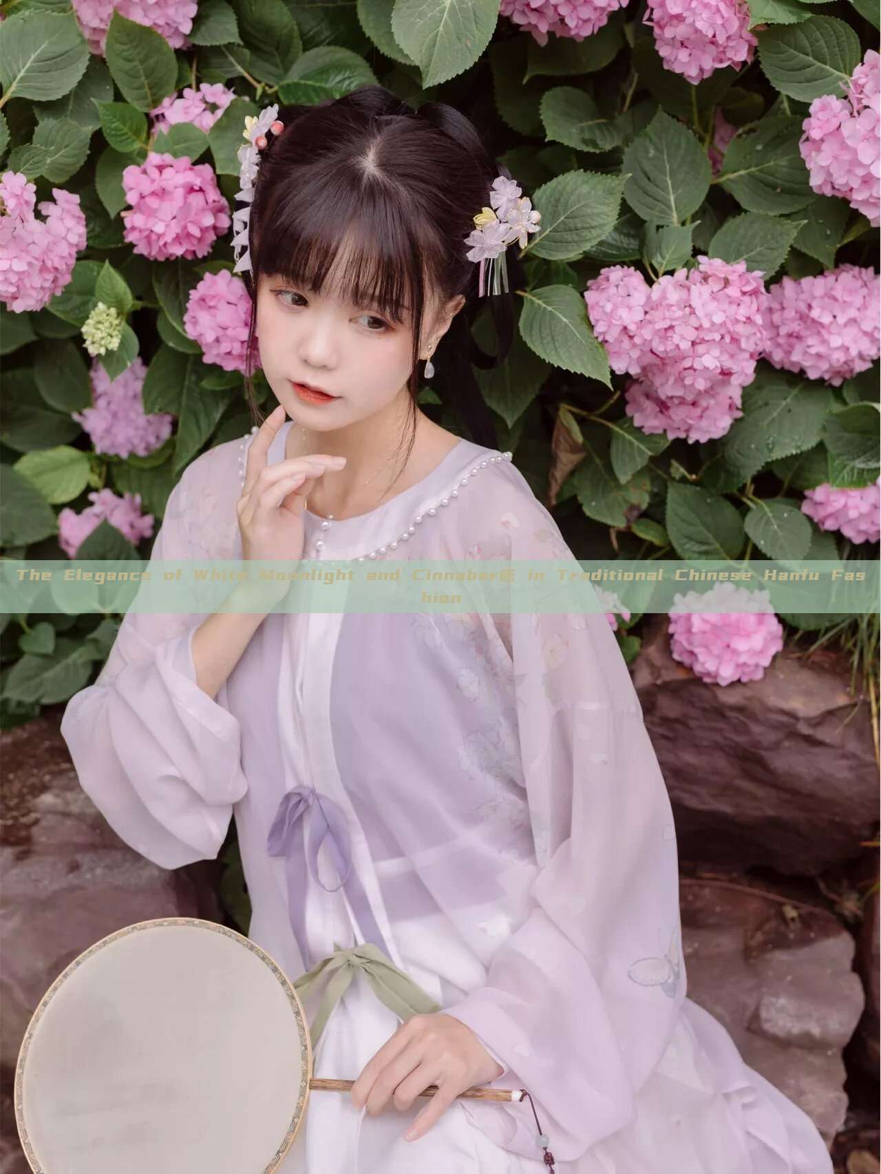 The Elegance of White Moonlight and Cinnabar痣 in Traditional Chinese Hanfu Fashion The Elegance of White Moonlight and Cinnabar痣 in Traditional Chinese Hanfu Fashion