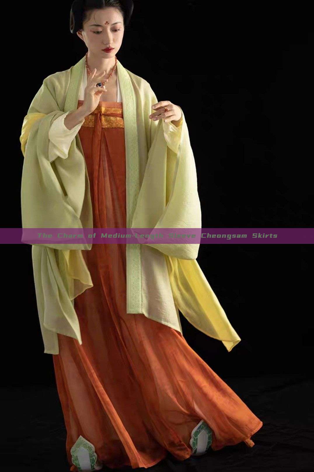 The Charm of Medium-Length Sleeve Cheongsam Skirts The Charm of Medium-Length Sleeve Cheongsam Skirts