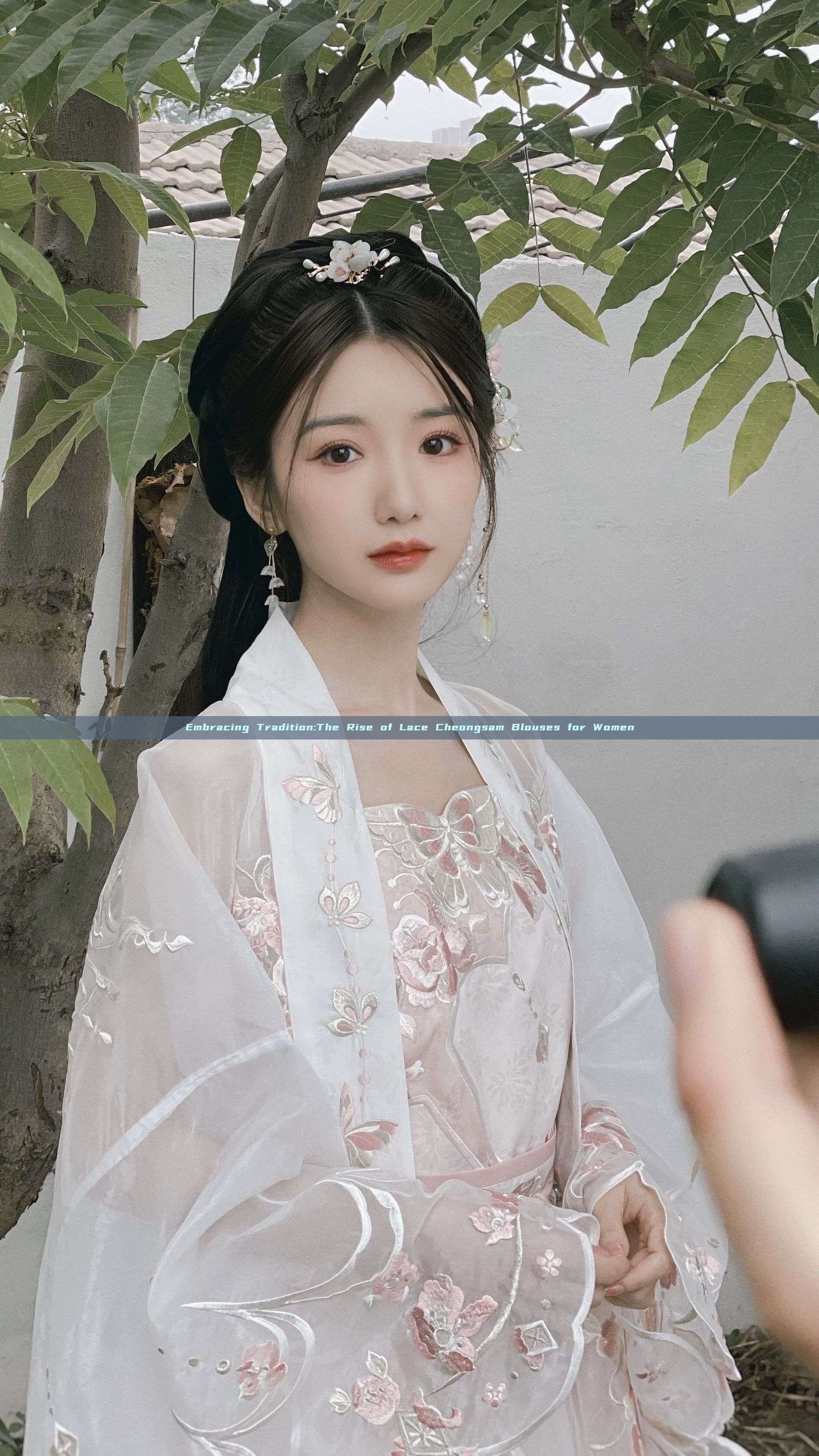 Embracing Tradition:The Rise of Lace Cheongsam Blouses for Women Embracing Tradition:The Rise of Lace Cheongsam Blouses for Women