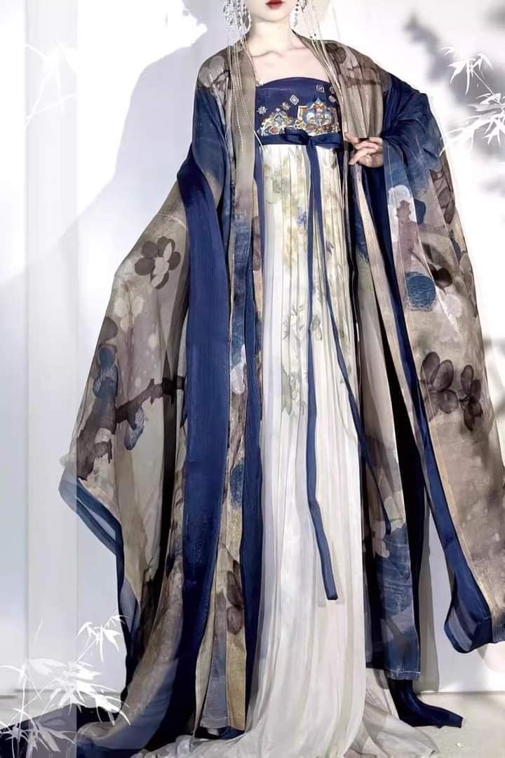 Moon Festival Celebration:A Girls Short-sleeved Hanfu for the Mid-Autumn Joy Moon Festival Celebration:A Girls Short-sleeved Hanfu for the Mid-Autumn Joy