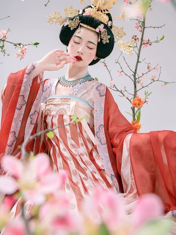The Militaristic Politics of Warlords and the Qipao:A Students Perspective The Militaristic Politics of Warlords and the Qipao:A Students Perspective