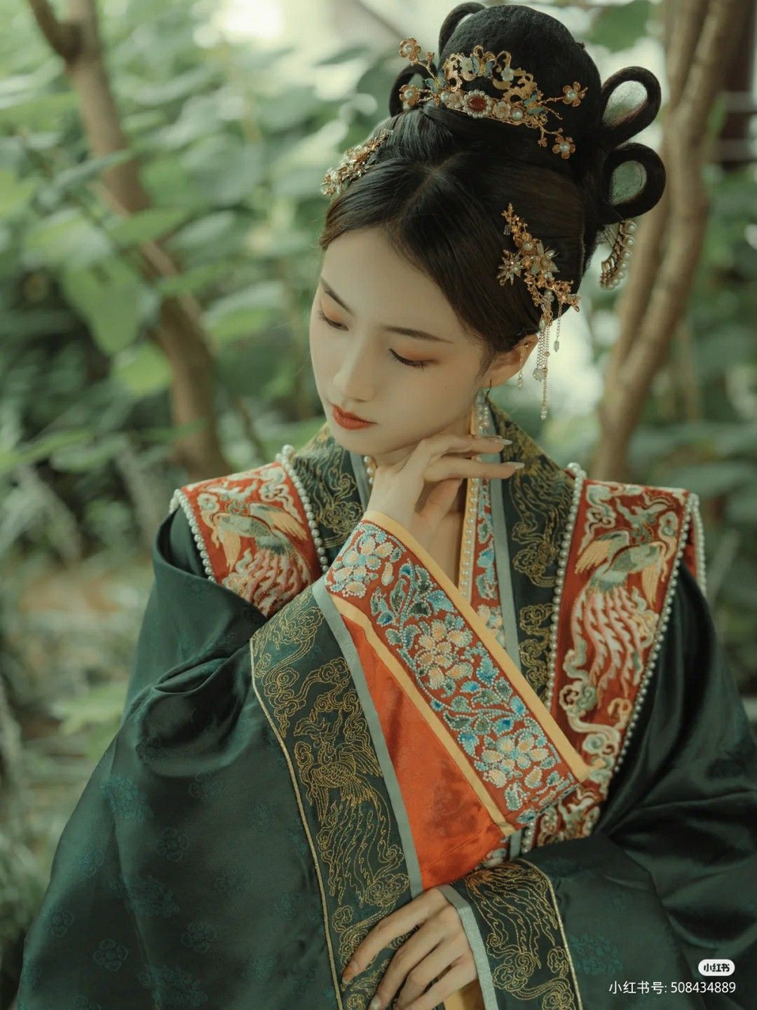 The Cheongsam-Inspired Chinese Student:Embracing Traditional Elegance in Long-Style Fashion The Cheongsam-Inspired Chinese Student:Embracing Traditional Elegance in Long-Style Fashion