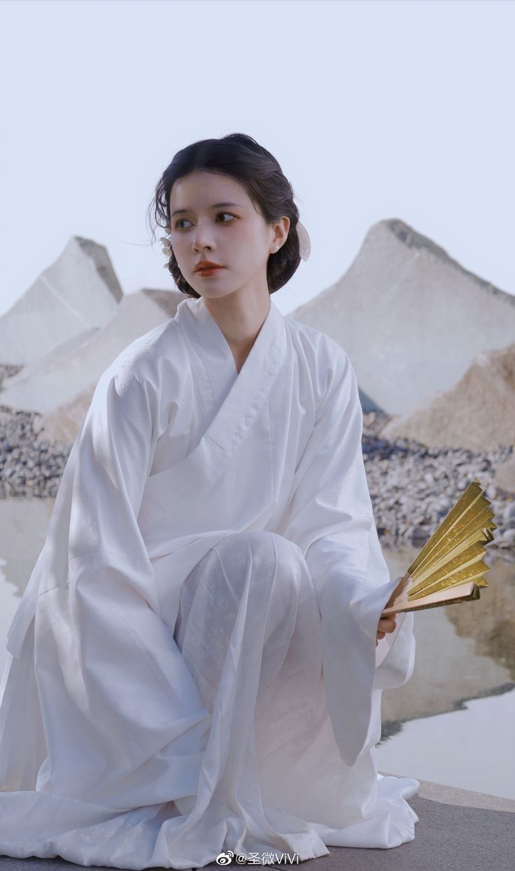 The Splendor of Red Fruits in Traditional Hanfu Fashion The Splendor of Red Fruits in Traditional Hanfu Fashion