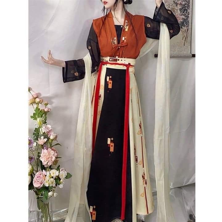 The Rise of Hanfu Childrens Qun 汉服裙在儿童中的兴起) The Rise of Hanfu Childrens Qun 汉服裙在儿童中的兴起)
