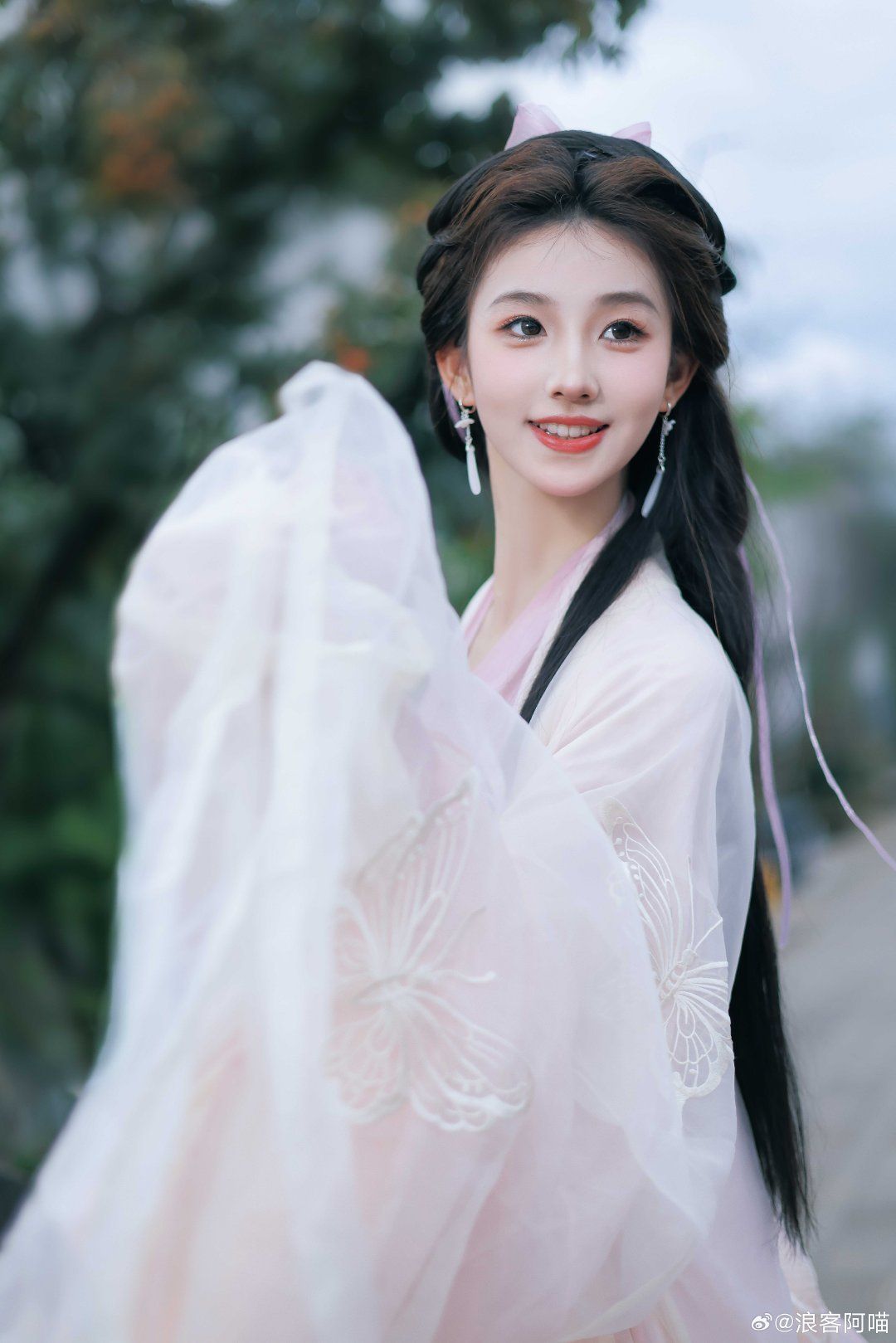 Bamboo Living in Serene Splendor:The Enchanting Tale of Blue Flower Shen Hanfu Bamboo Living in Serene Splendor:The Enchanting Tale of Blue Flower Shen Hanfu
