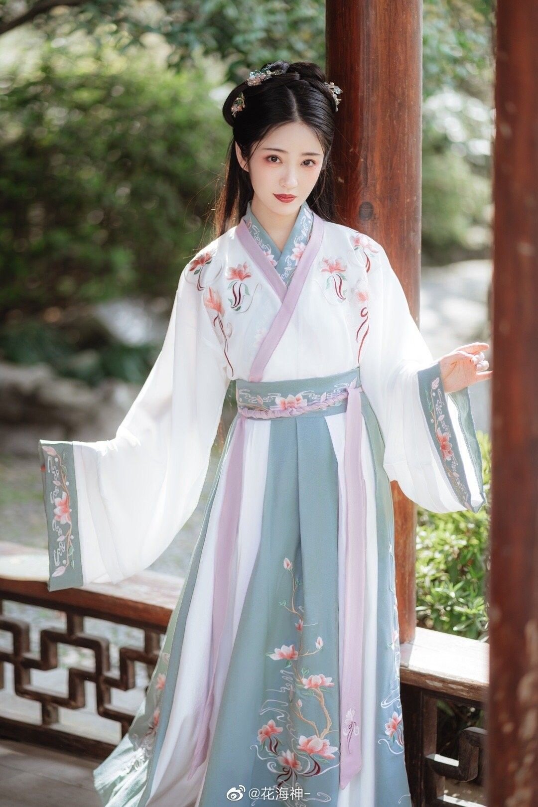 The Splendor of Hanfu and Jin Style in the Northern and Southern Dynasties The Splendor of Hanfu and Jin Style in the Northern and Southern Dynasties
