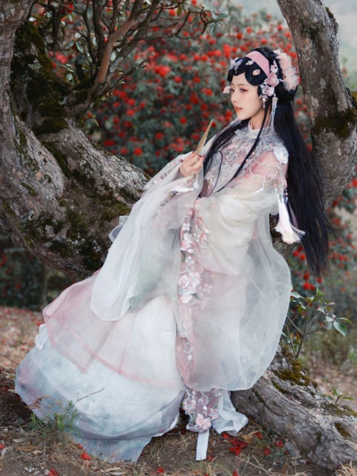 Moon Goddess,Traditional Splendor:Change,Hanfu,and Empress Wu Zetian Moon Goddess,Traditional Splendor:Change,Hanfu,and Empress Wu Zetian