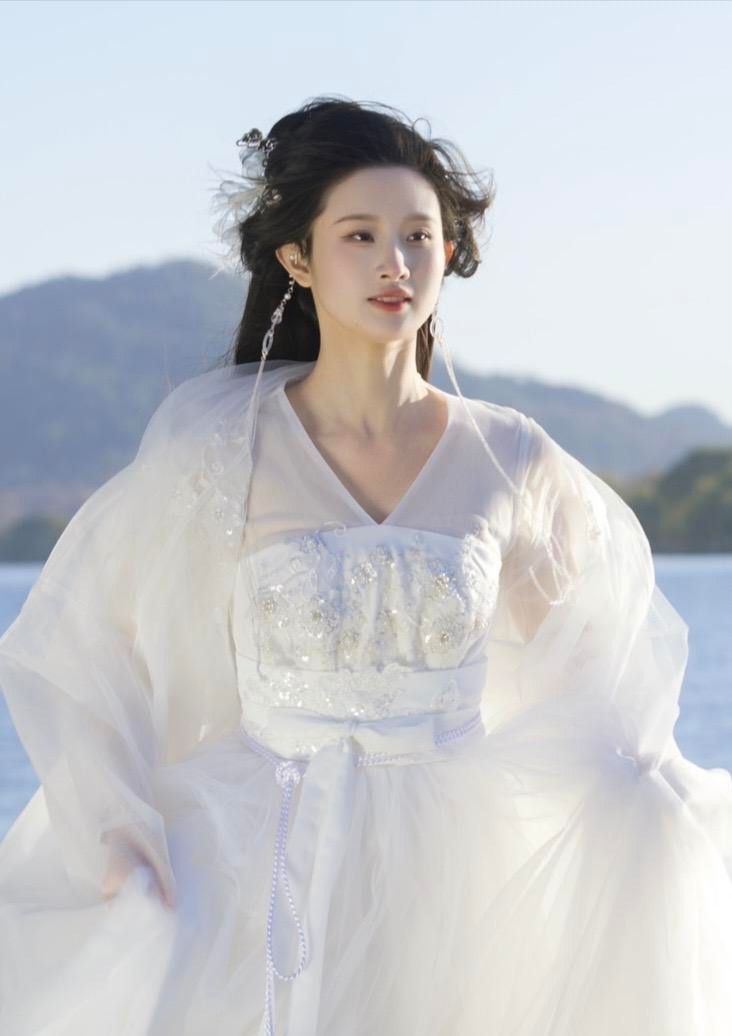 The Elegance of a 13-Year-Old Girls Hanfu Skirt The Elegance of a 13-Year-Old Girls Hanfu Skirt