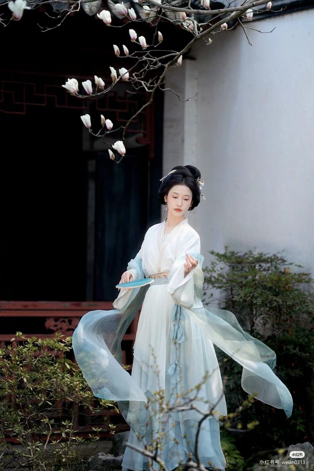 The Tang Suit of an Elderly Woman:A Cultural and Personal Journey The Tang Suit of an Elderly Woman:A Cultural and Personal Journey