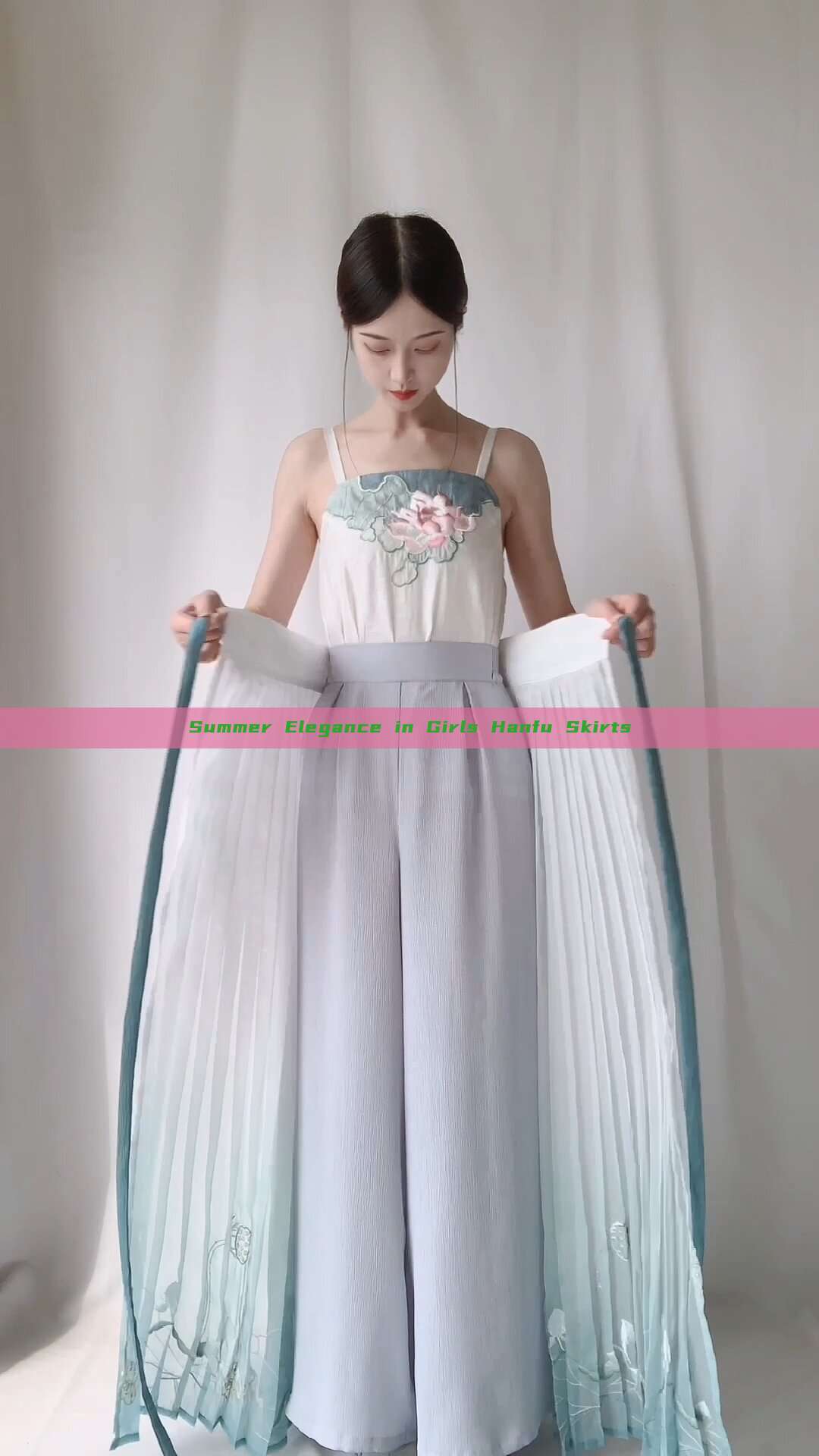 Summer Elegance in Girls Hanfu Skirts Summer Elegance in Girls Hanfu Skirts