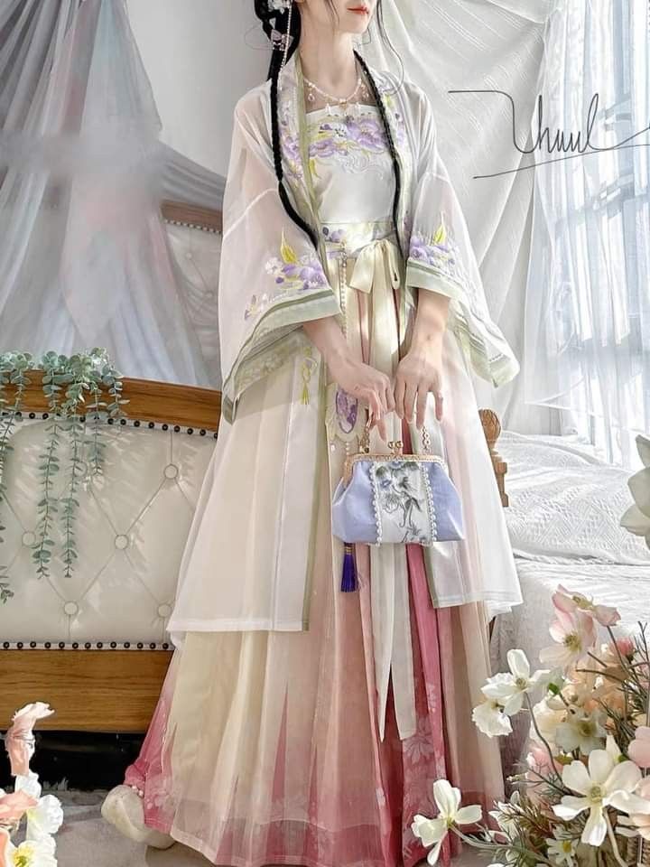 Hanfu Fashion Icon:鞠婧祎s Style Inspiration in the Beautiful Hanfu of 韩芸汐 Hanfu Fashion Icon:鞠婧祎s Style Inspiration in the Beautiful Hanfu of 韩芸汐