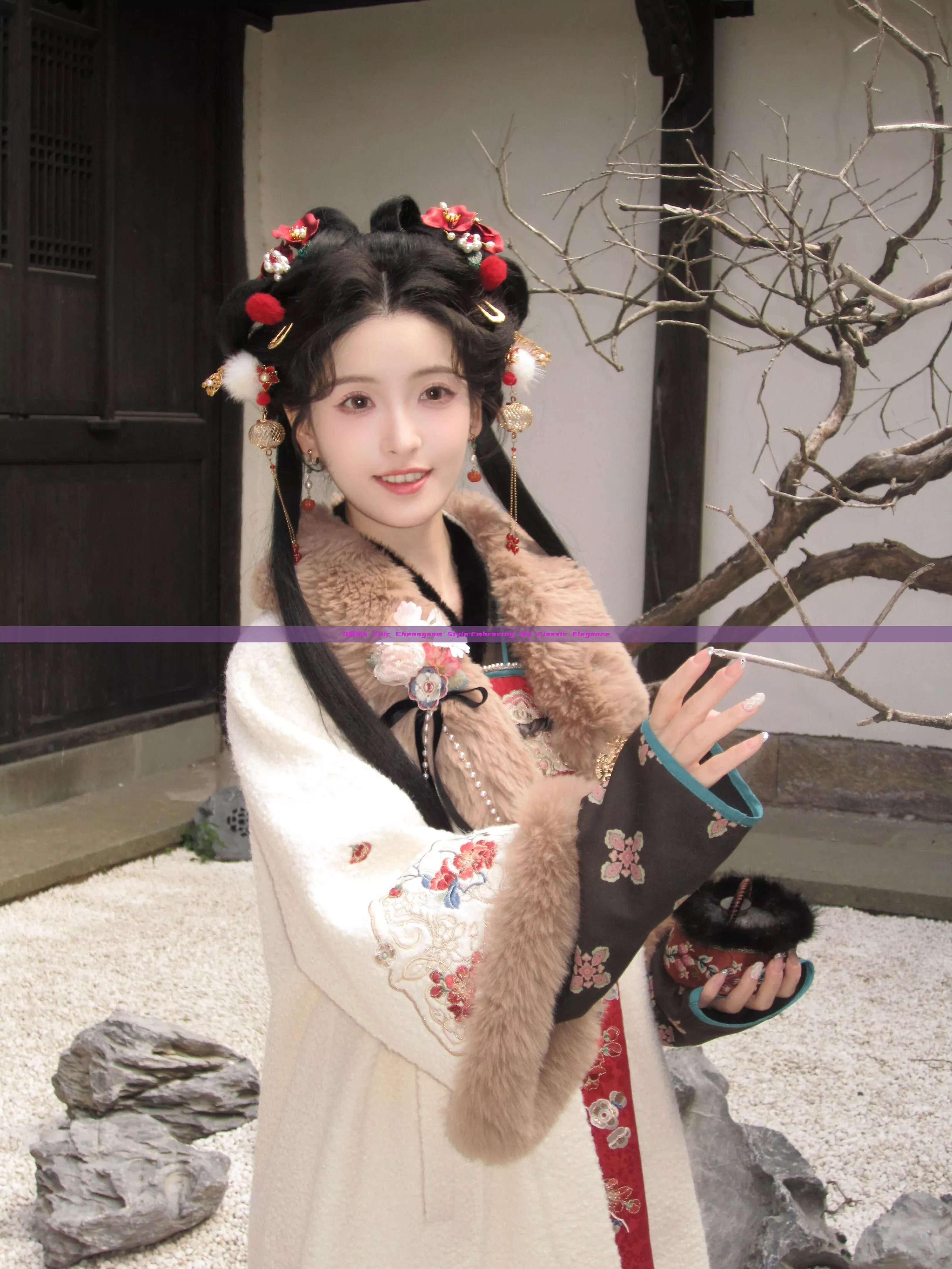 Q秦岚s Chic Cheongsam Style:Embracing the Classic Elegance Q秦岚s Chic Cheongsam Style:Embracing the Classic Elegance