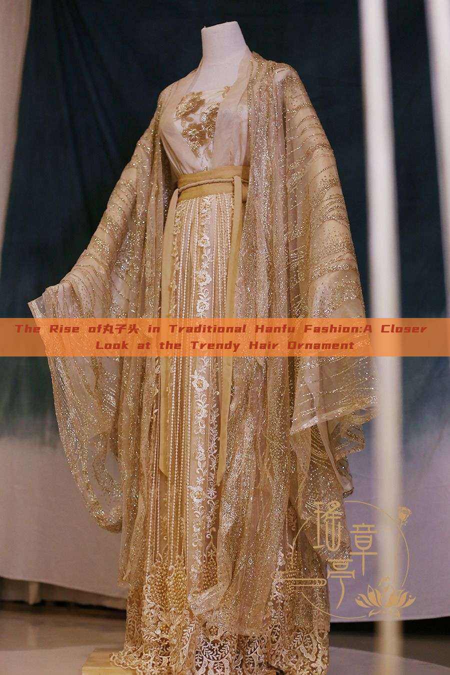 The Rise of丸子头 in Traditional Hanfu Fashion:A Closer Look at the Trendy Hair Ornament The Rise of丸子头 in Traditional Hanfu Fashion:A Closer Look at the Trendy Hair Ornament