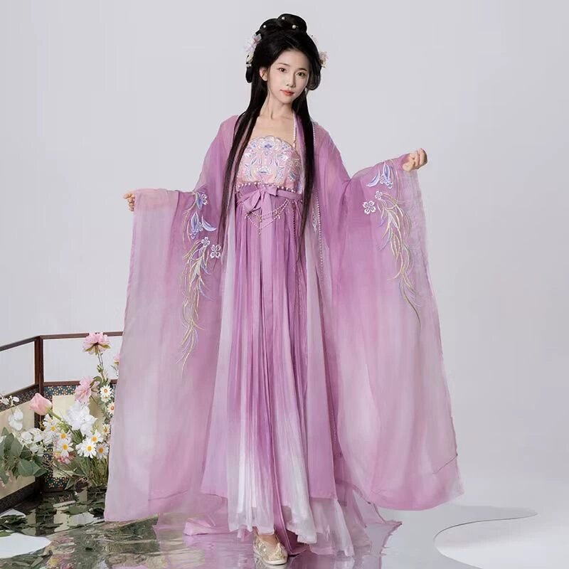 Elegant Cheongsam:Embracing the Subtle Curves of a Modern Feminine Figure Elegant Cheongsam:Embracing the Subtle Curves of a Modern Feminine Figure
