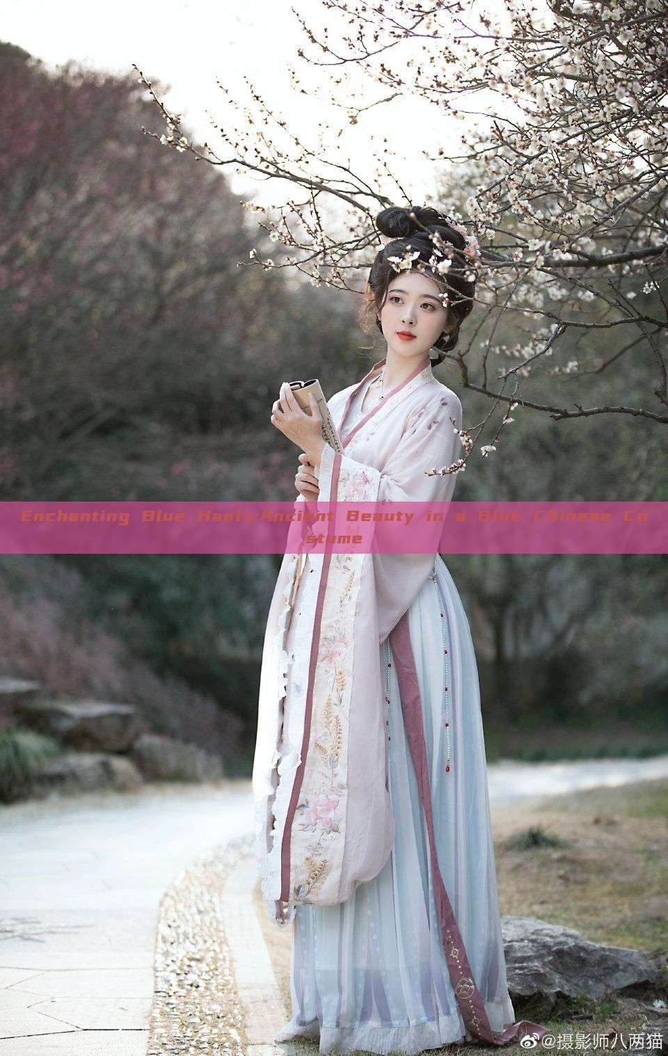 Enchanting Blue Hanfu:Ancient Beauty in a Blue Chinese Costume Enchanting Blue Hanfu:Ancient Beauty in a Blue Chinese Costume