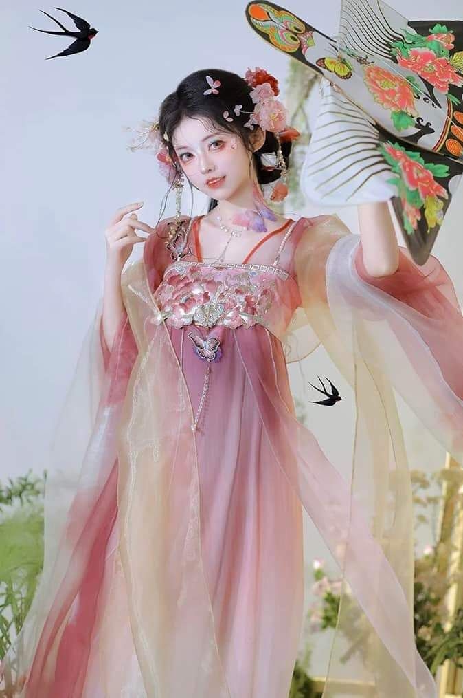 2024 New Styles of Traditional Tangzhuang and Hanfu Costumes for Women 2024 New Styles of Traditional Tangzhuang and Hanfu Costumes for Women