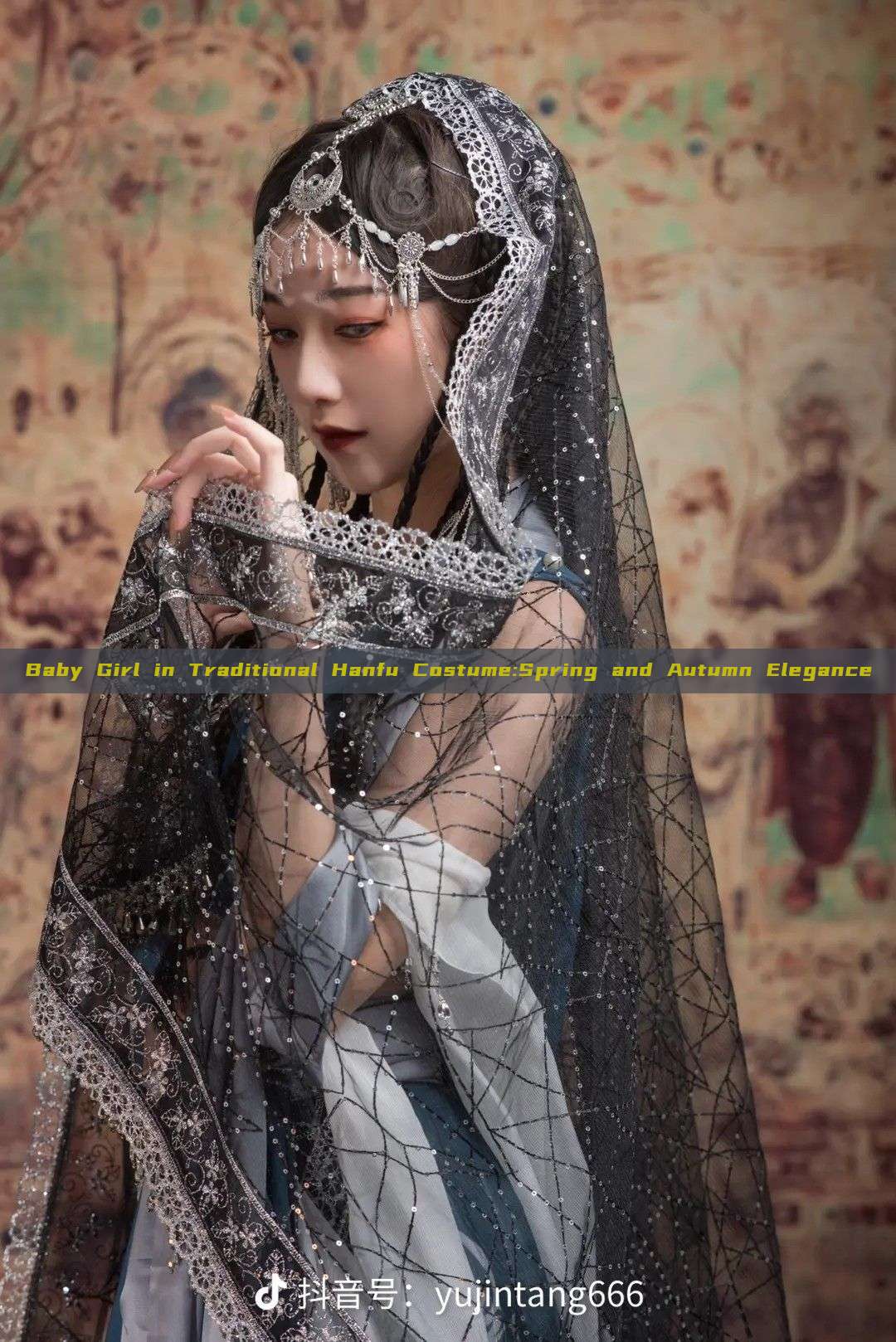Baby Girl in Traditional Hanfu Costume:Spring and Autumn Elegance Baby Girl in Traditional Hanfu Costume:Spring and Autumn Elegance
