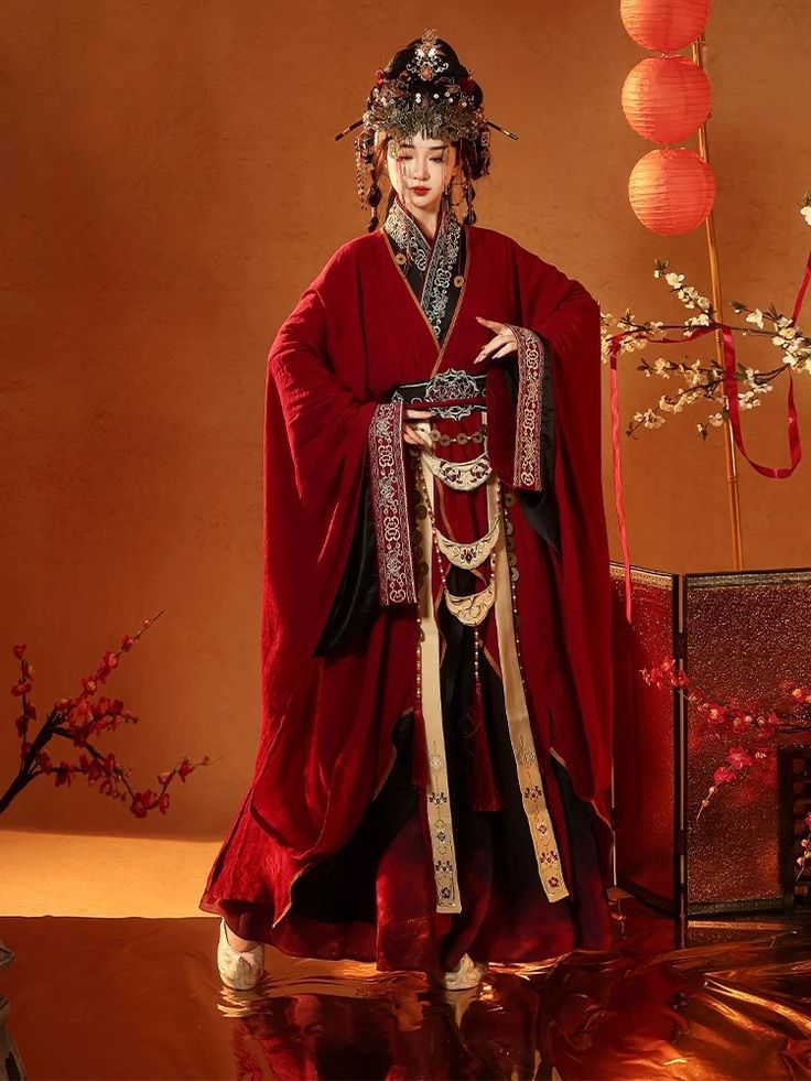 The Five Heroes Hanfu Ensemble:A Three-Piece Set Review The Five Heroes Hanfu Ensemble:A Three-Piece Set Review