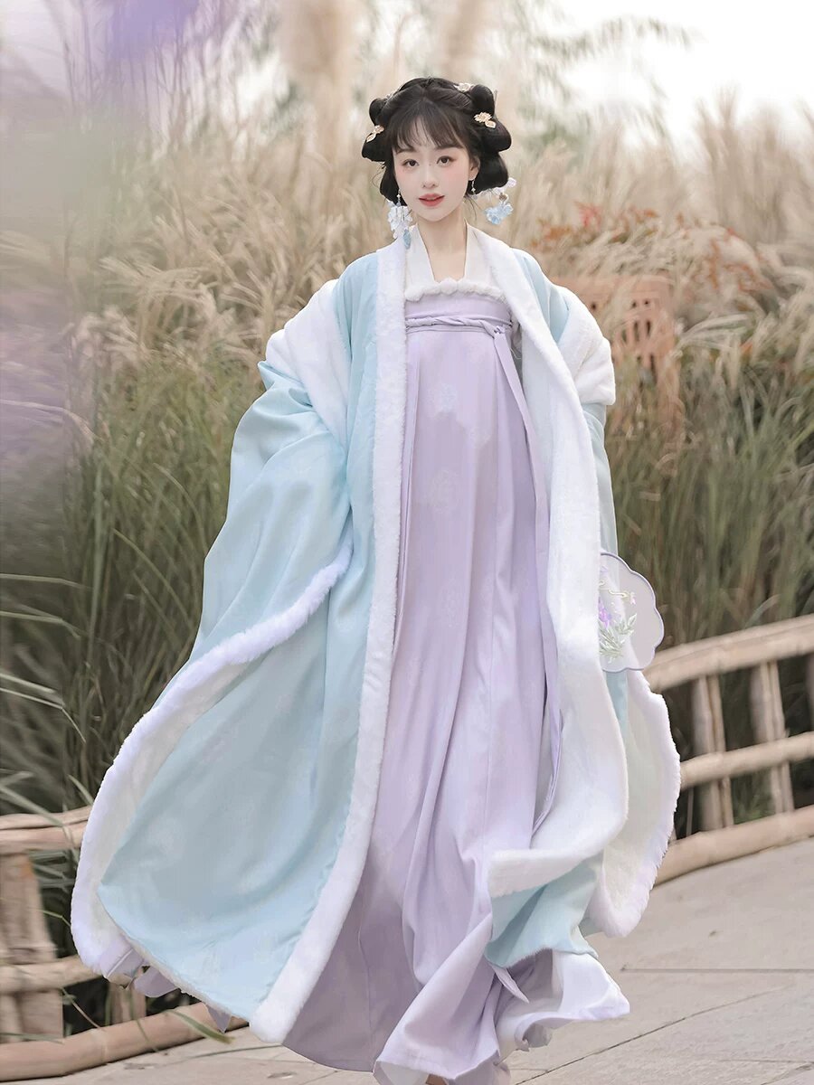 The Splendor of Hairpins and Horseface Skirts:A Journey into Traditional Chinese Dress The Splendor of Hairpins and Horseface Skirts:A Journey into Traditional Chinese Dress