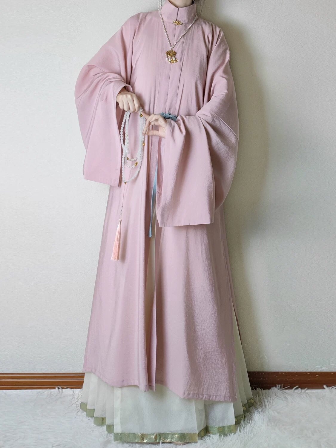 Reinventing Traditional Chinese Fashion:The Modern Hanfu Style of the Enlightened Woman Reinventing Traditional Chinese Fashion:The Modern Hanfu Style of the Enlightened Woman