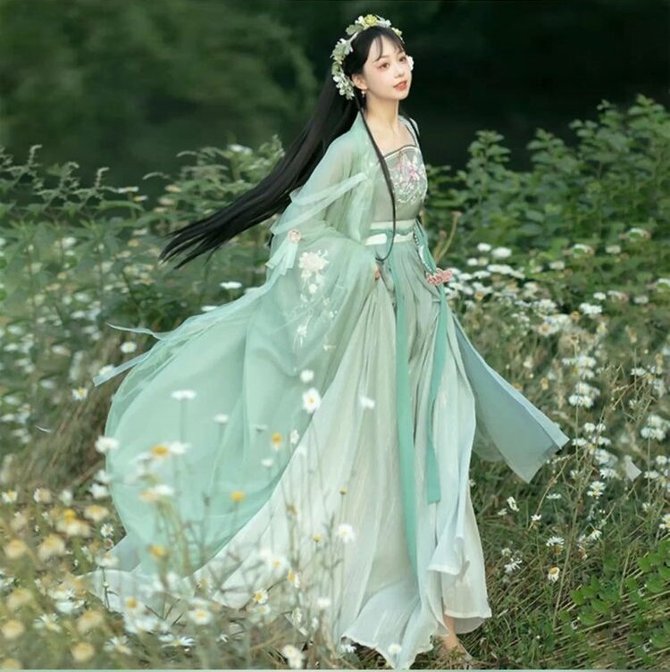 The Charm of a 6-Meter,9-Pleat Horseface Skirt The Charm of a 6-Meter,9-Pleat Horseface Skirt