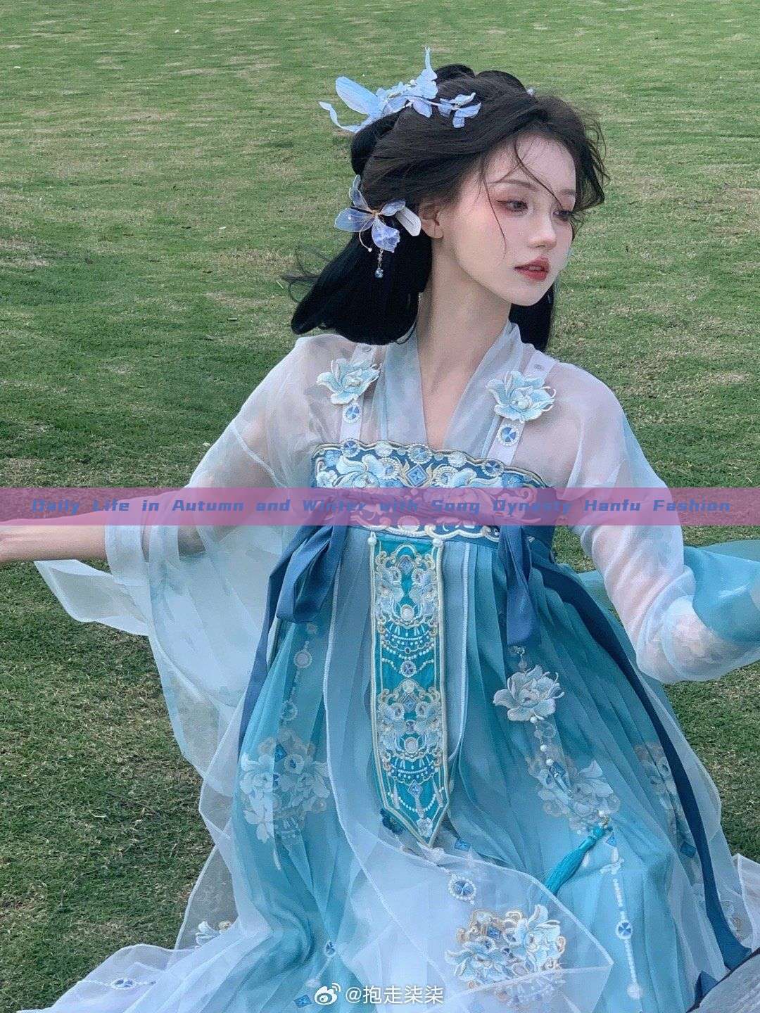 Daily Life in Autumn and Winter with Song Dynasty Hanfu Fashion Daily Life in Autumn and Winter with Song Dynasty Hanfu Fashion