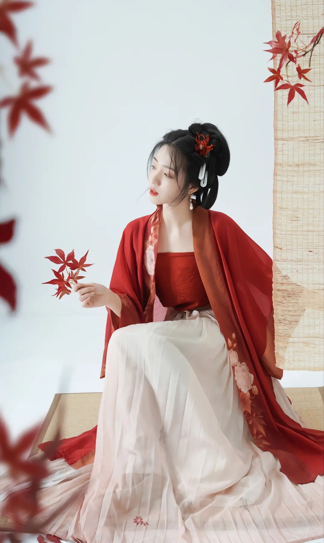 Elegant Tang-Style Girls Clothing:A Premier Look into Traditional Chinese Fashion Elegant Tang-Style Girls Clothing:A Premier Look into Traditional Chinese Fashion