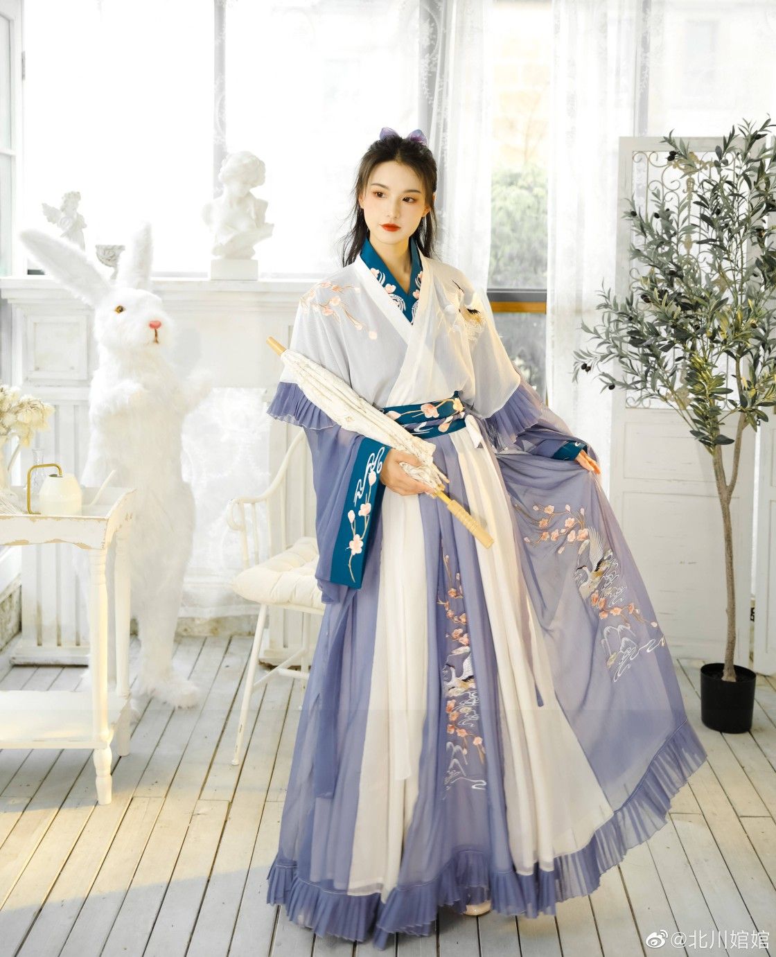 Embracing Modernity in Traditional Cheongsam:The Revival of Youth-Oriented Qipao Design Embracing Modernity in Traditional Cheongsam:The Revival of Youth-Oriented Qipao Design