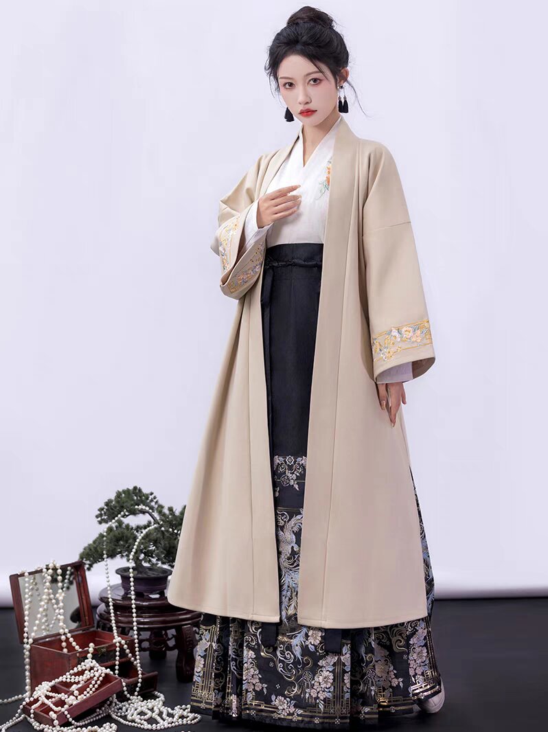 Embracing the New Sino Chic:Winter Cheongsam Suites with a Modern Twist Embracing the New Sino Chic:Winter Cheongsam Suites with a Modern Twist