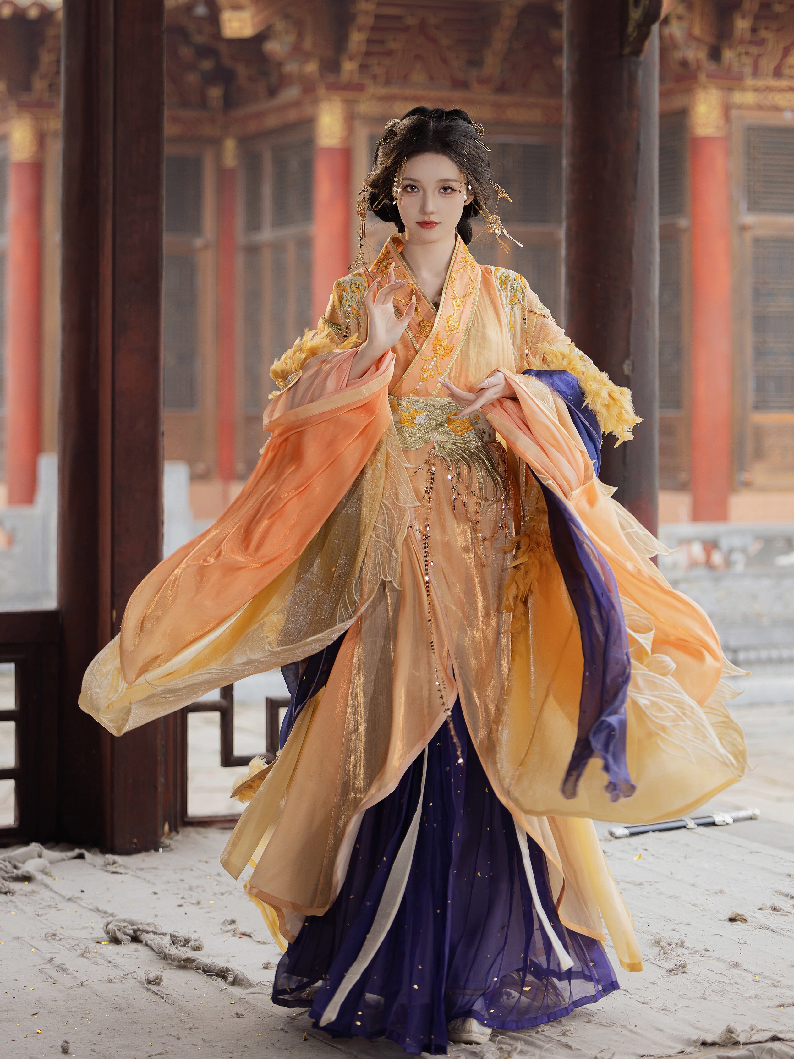 The Art of Embracing Tradition:Qipao Accessories and the Elegant Fan The Art of Embracing Tradition:Qipao Accessories and the Elegant Fan