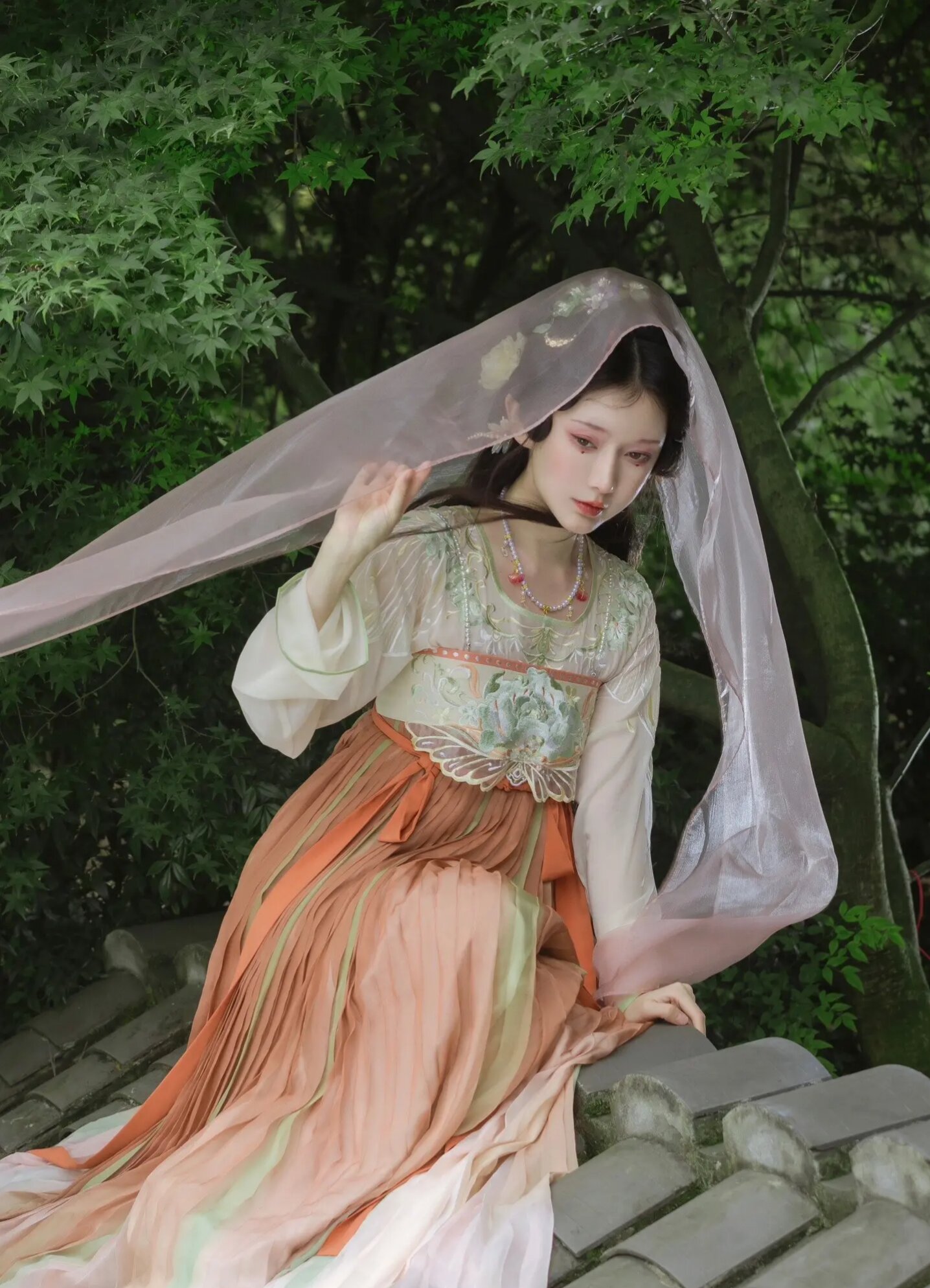 Enhanced Elegance:The Refined Evolution of Cheongsam-Inspired Dressing Enhanced Elegance:The Refined Evolution of Cheongsam-Inspired Dressing