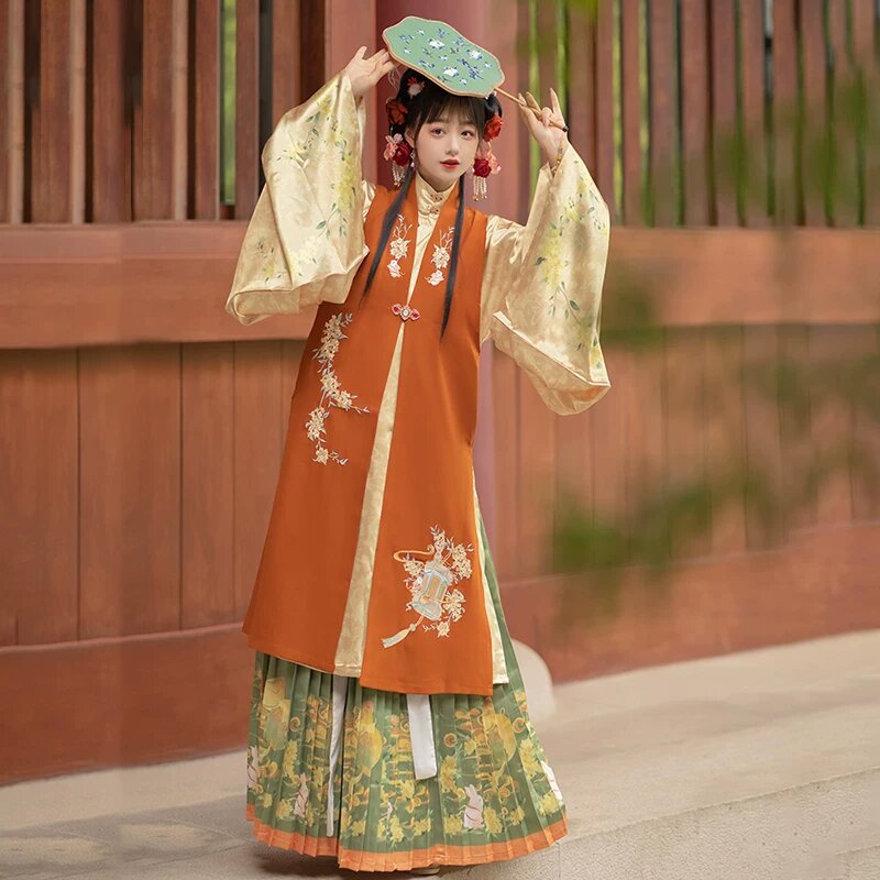 The Splendor of Cheongsam:The Red Embodiment The Splendor of Cheongsam:The Red Embodiment