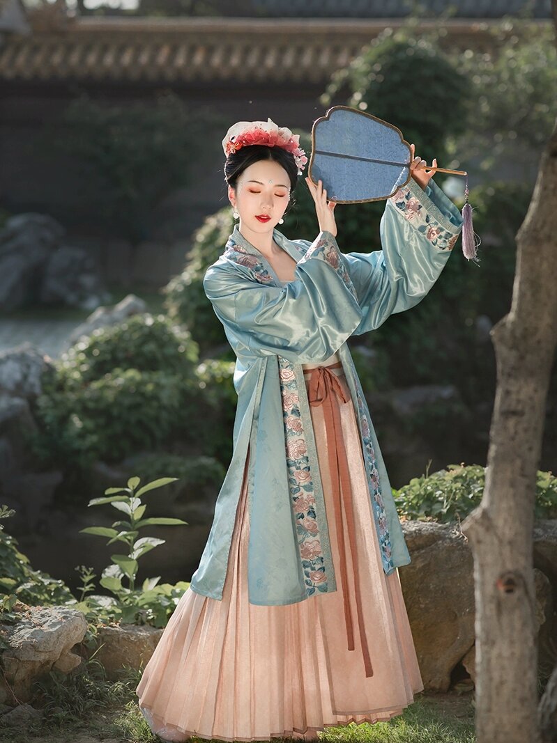Winter Fashion:Styling a Cheongsam Top with a Horseface Skirt Winter Fashion:Styling a Cheongsam Top with a Horseface Skirt