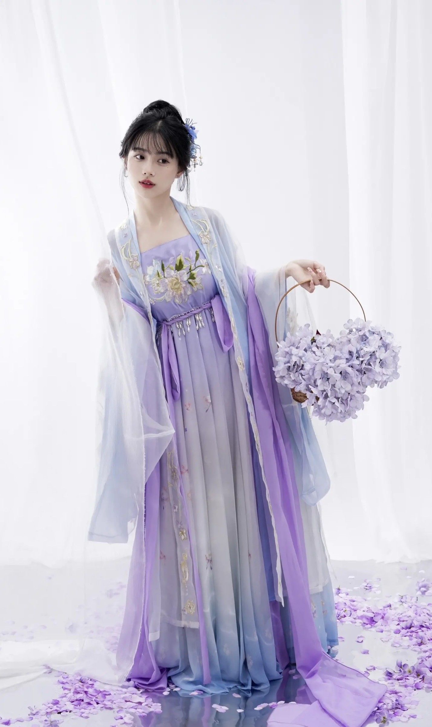 Summer in a Bloom:The Charm of Girls Cheongsam Skirts Summer in a Bloom:The Charm of Girls Cheongsam Skirts
