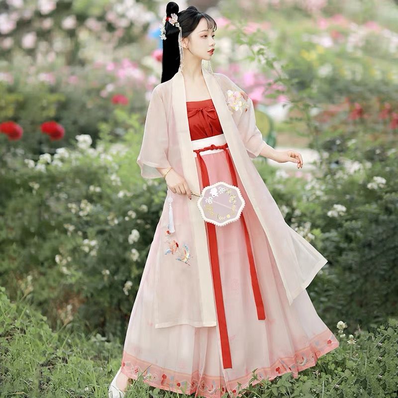 The Rise of the Cheongsam:A Short-sleeved Blouse for Modern Women The Rise of the Cheongsam:A Short-sleeved Blouse for Modern Women