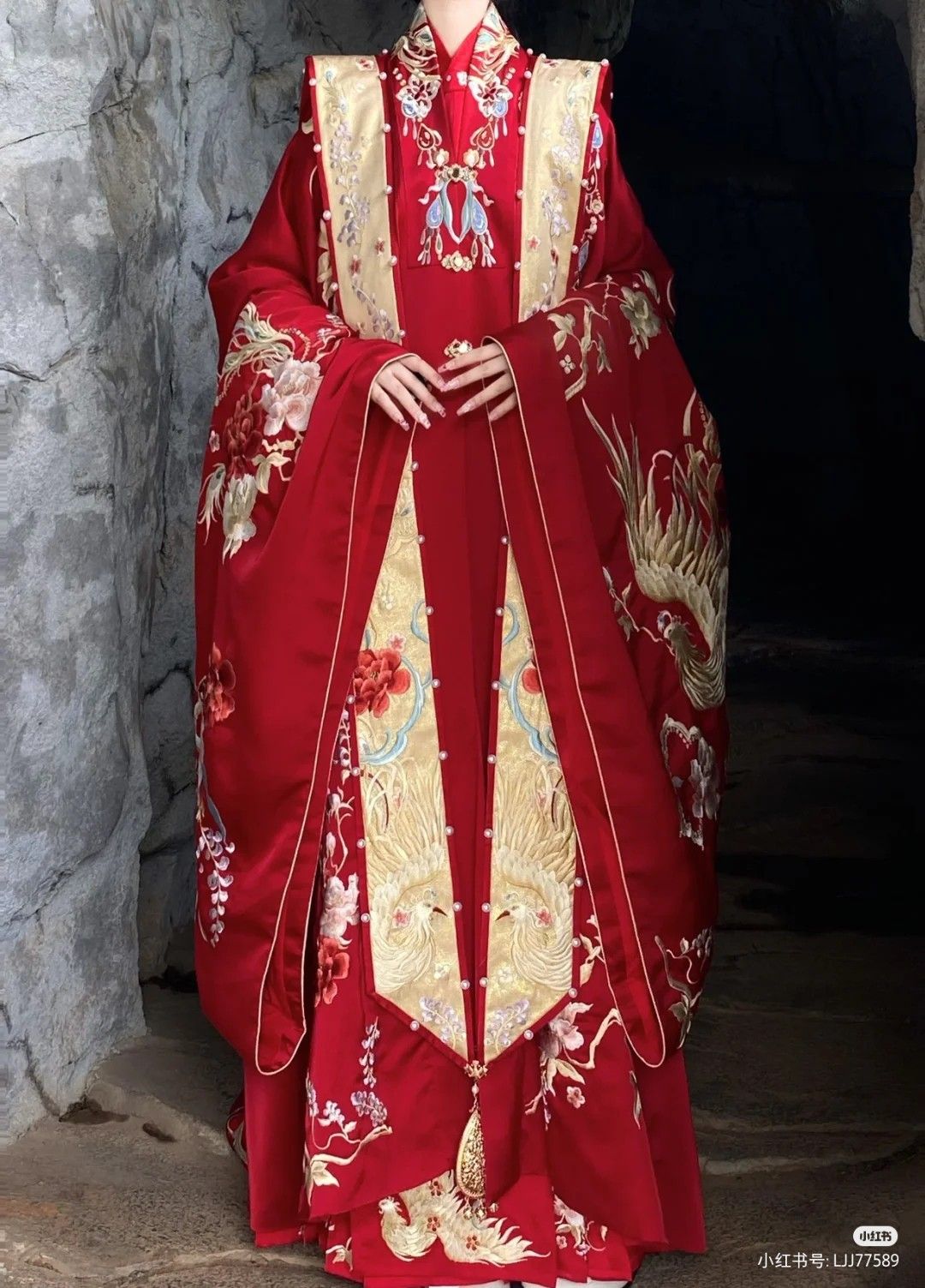 Elegant Footwear Choices for Womens Traditional Chinese Hanfu Costumes Elegant Footwear Choices for Womens Traditional Chinese Hanfu Costumes