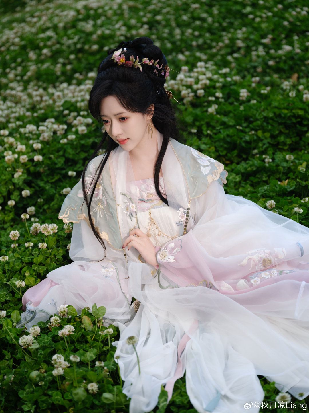 The Charm of Short-sleeved Cheongsam:A Closer Look into the Traditional Chinese Dress The Charm of Short-sleeved Cheongsam:A Closer Look into the Traditional Chinese Dress